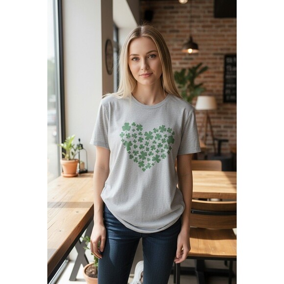 Unbranded Tops - Shameock Heart Graphic Tee Size XL St Patty Day Irish